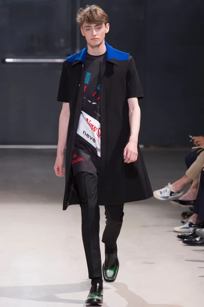 Look 10